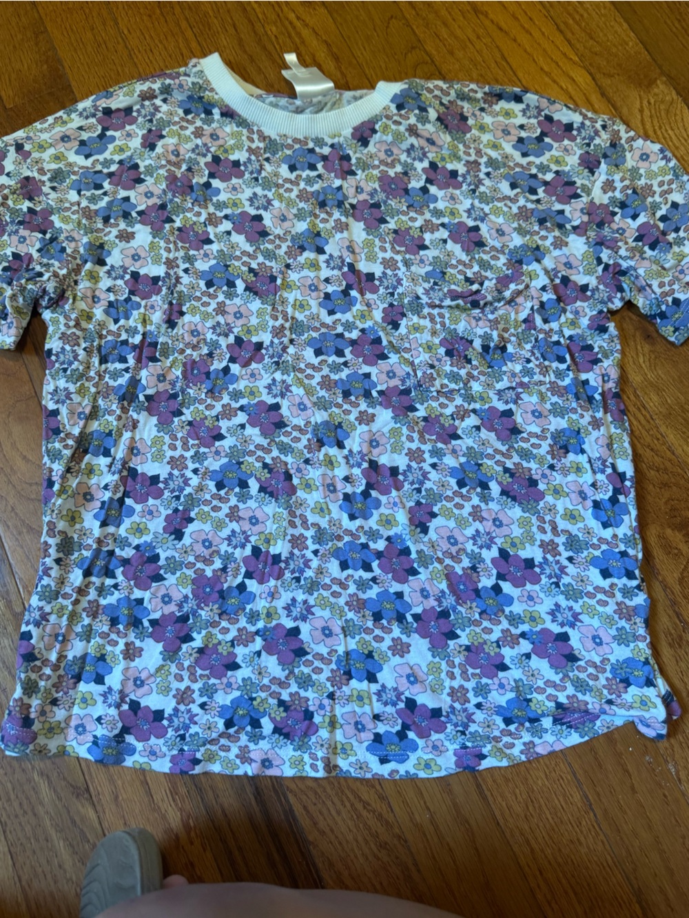 Belle Du Jour Short Sleeve Floral Tee in Purple, Blue and White